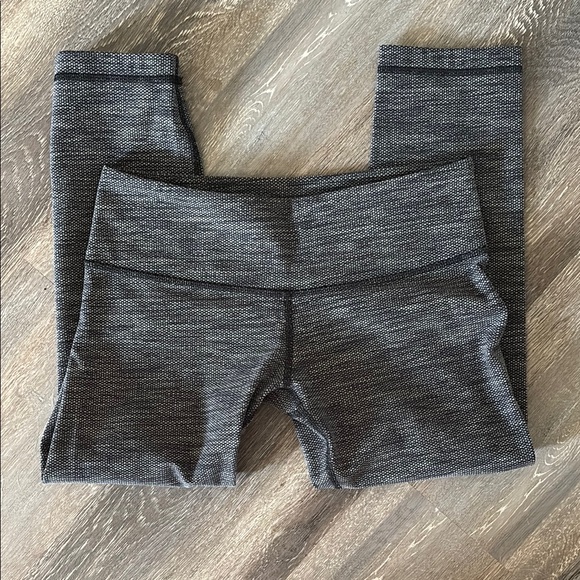 Lululemon Athletica Gray Cropped Leggings - Picture 2 of 5